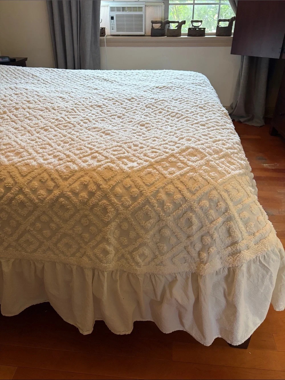 Plush Diamond-Textured Chenille Bedspread - White ruffled